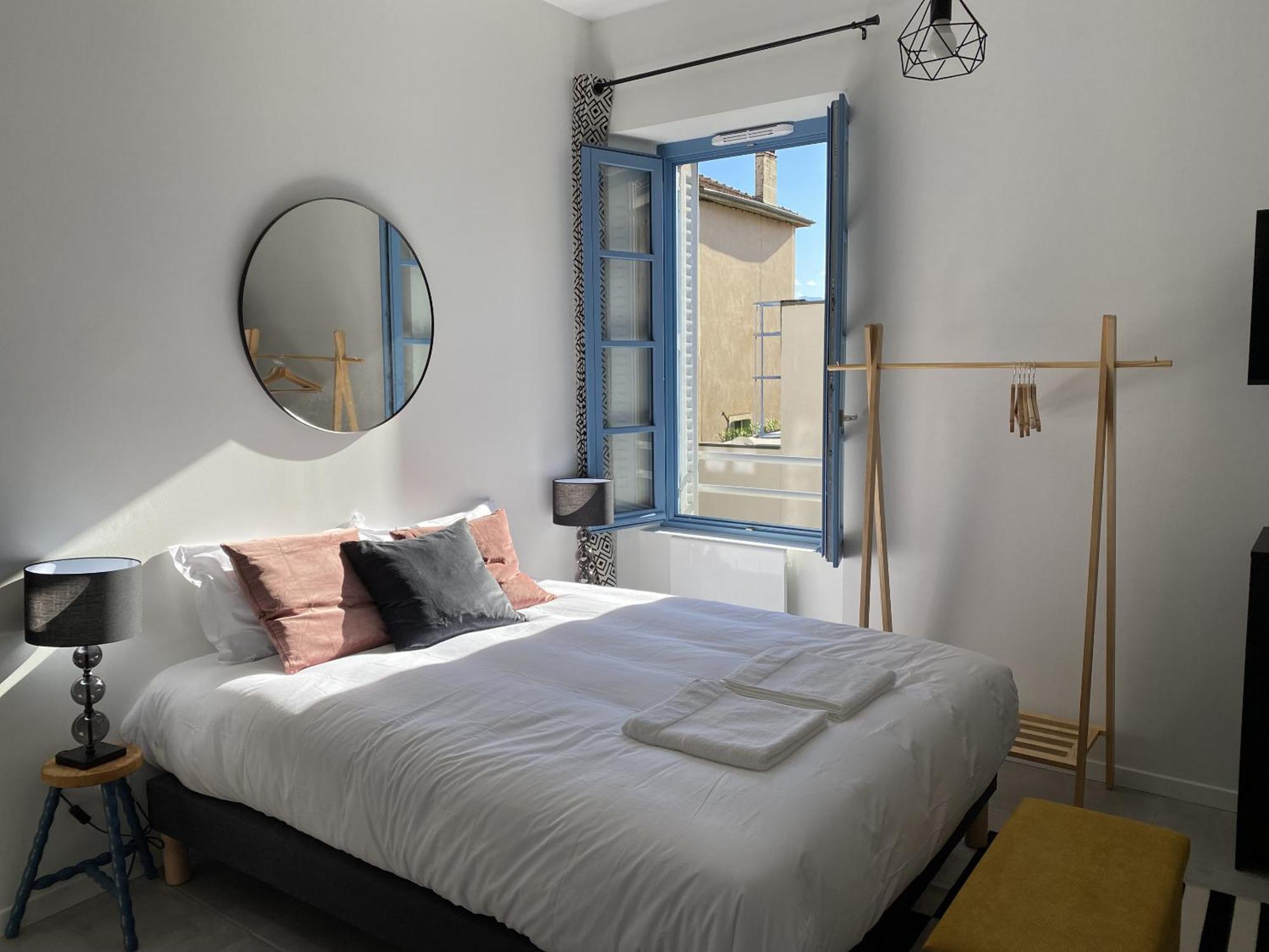 Le Jules Appart'Hotel Romans-sur-Isère Zimmer foto