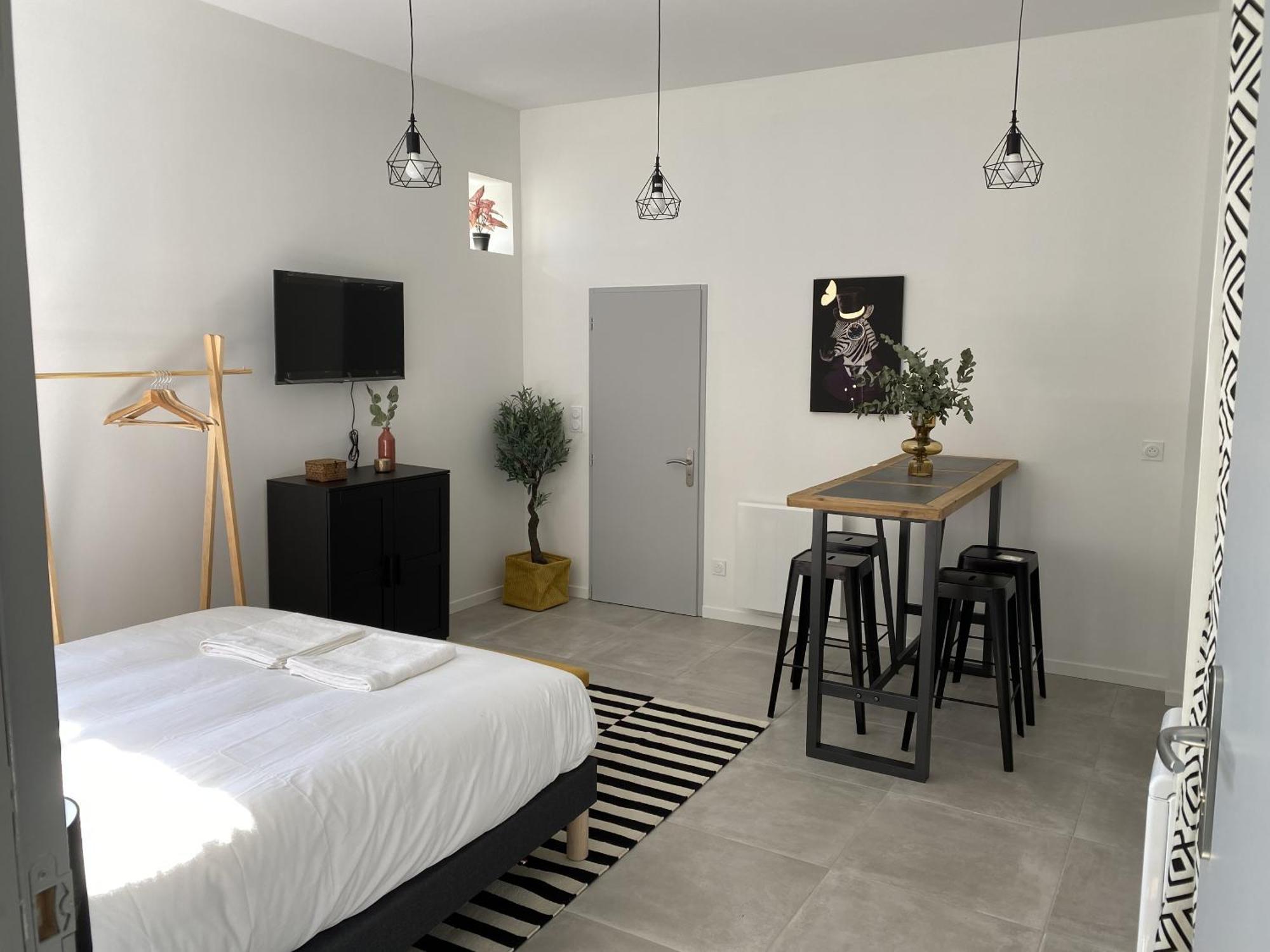 Le Jules Appart'Hotel Romans-sur-Isère Zimmer foto